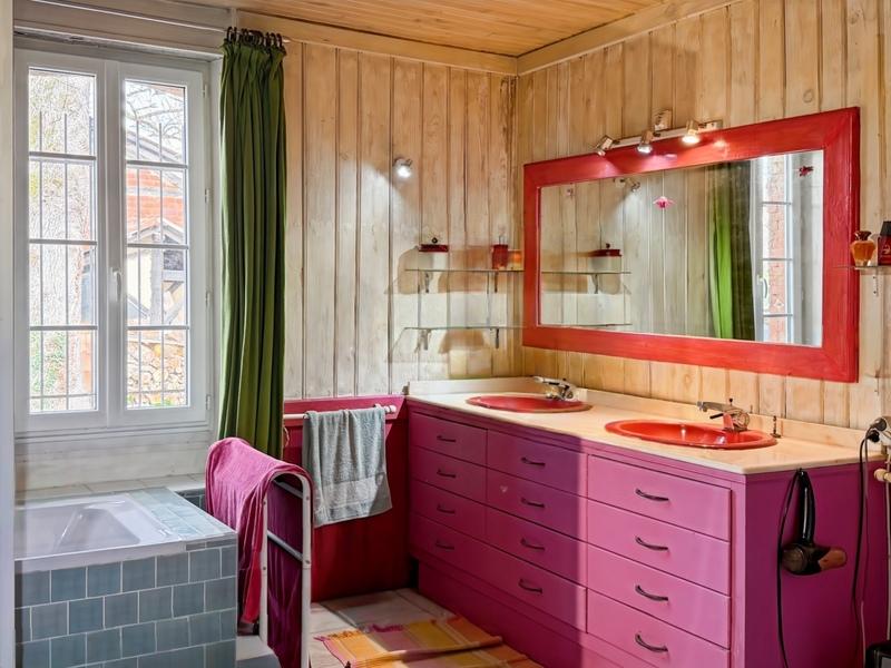 Maison traditionnelle - 250 m² - 9 pièces