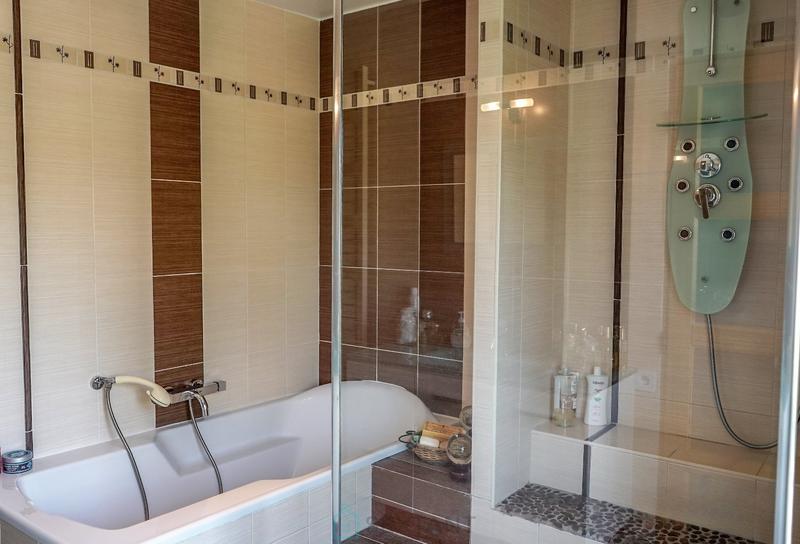 Maison - 413 m² - 10 pièces