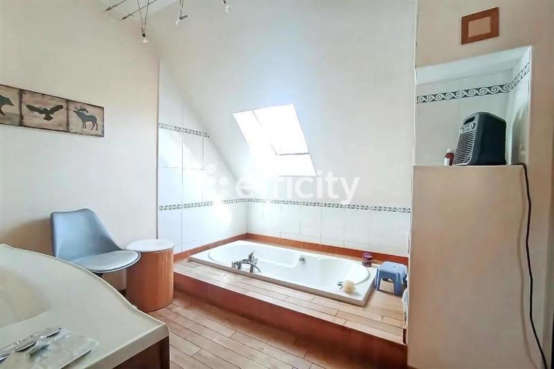 Maison - 224 m² - 7 pièces