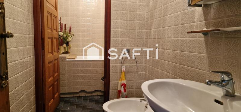 Maison - 222 m² - 8 pièces