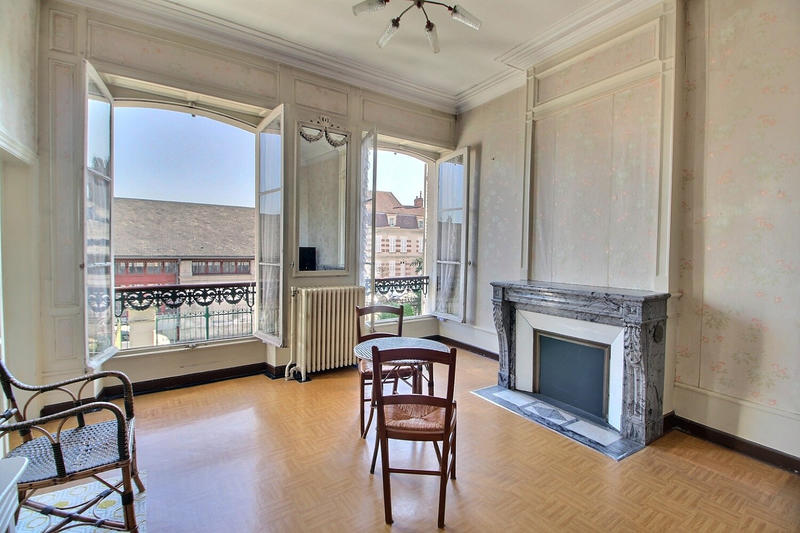 Demeure - 255 m² - 8 pièces