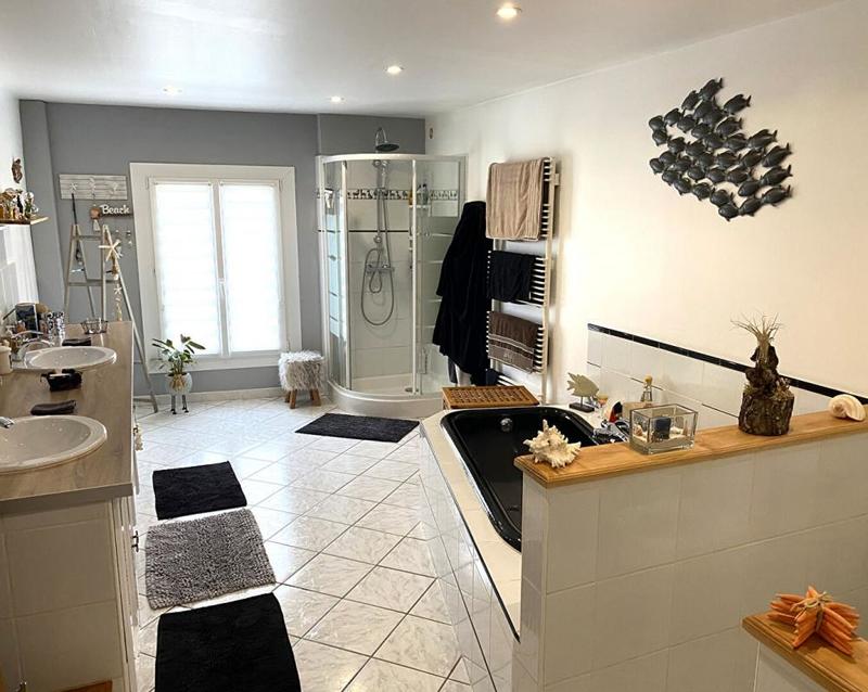 Maison - 166 m² - 6 pièces