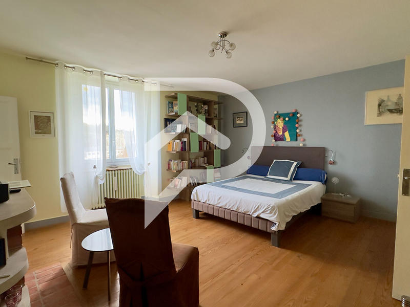 Maison - 210 m² - 7 pièces