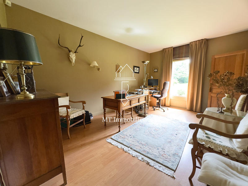 Maison - 241 m² - 7 pièces
