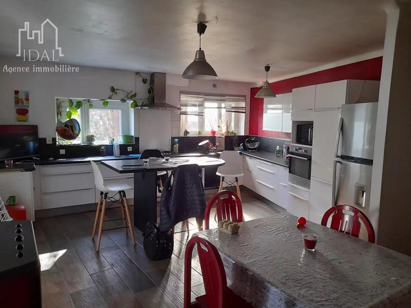 Maison - 223 m² - 10 pièces