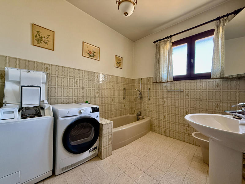 Maison - 264 m² - 9 pièces