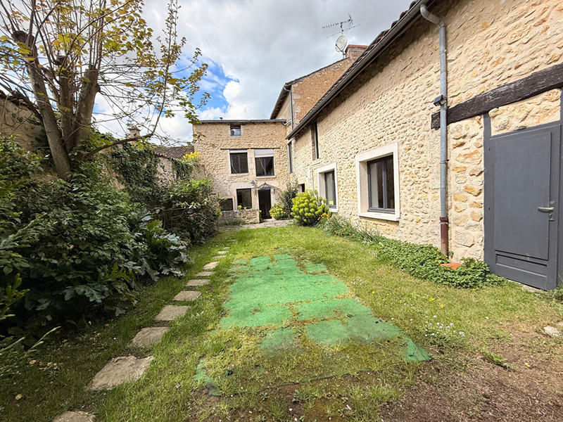 Maison - 216 m² - 9 pièces