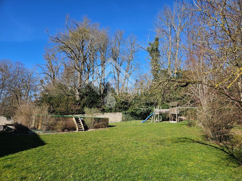 Propriété - 230 m² - 12 pièces