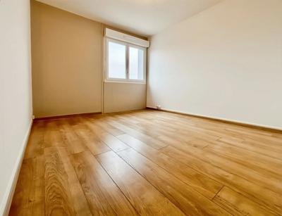 Appartement - 90 m² - 5 pièces