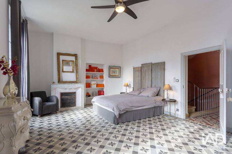 Maison - 331 m² - 8 pièces