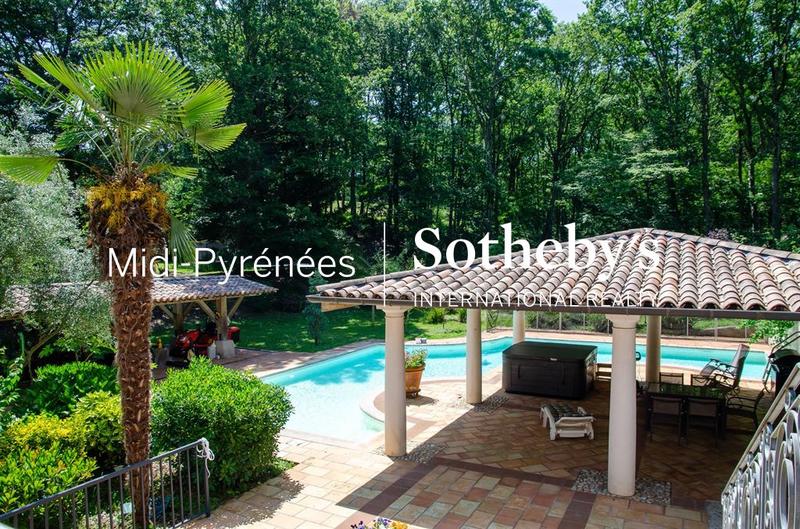 Maison - 661 m² - 19 pièces