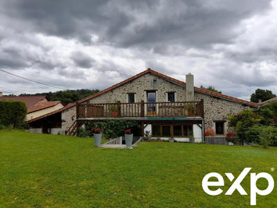 Maison traditionnelle - 232 m² - 8 pièces