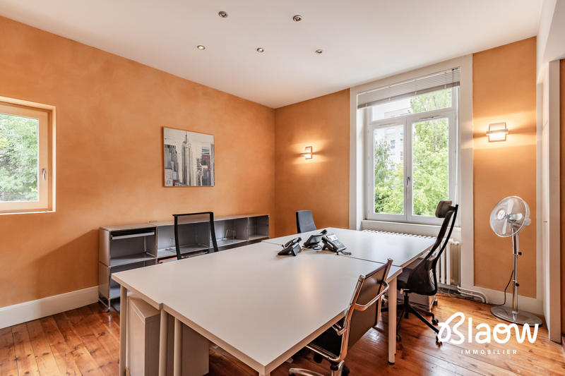 Maison - 345 m² - 18 pièces