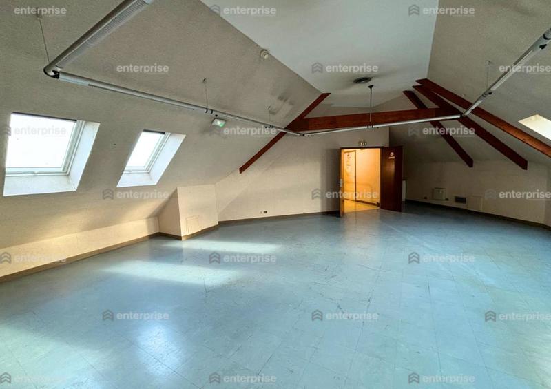 Bureau - 1 216 m²