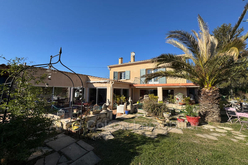 Maison - 201 m² - 7 pièces