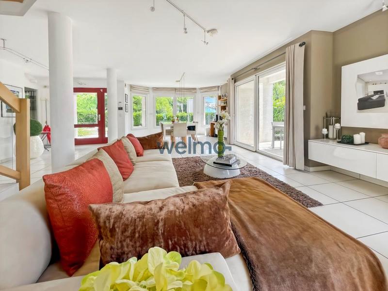 Maison - 250 m² - 11 pièces