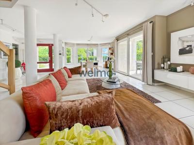 Maison - 250 m² - 11 pièces