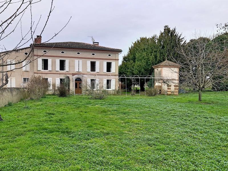 Maison - 300 m² - 12 pièces