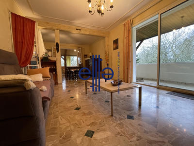 Maison - 230 m² - 8 pièces