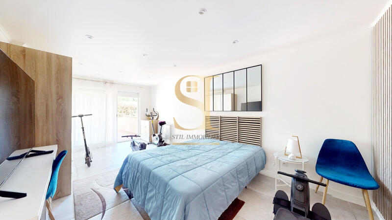 Maison - 255 m² - 9 pièces