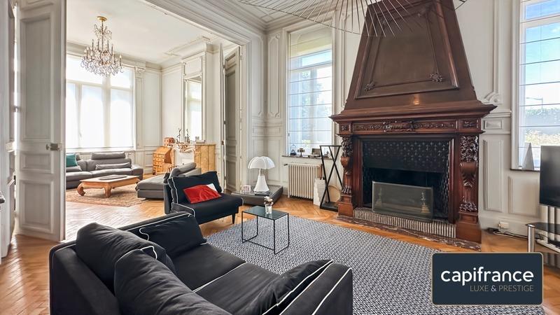 Maison de maîtres - 370 m² - 13 pièces