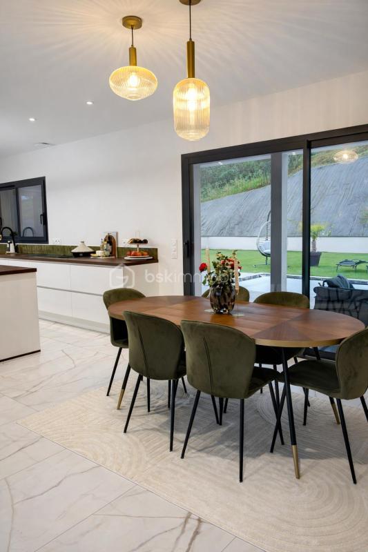 Maison - 243 m² - 7 pièces