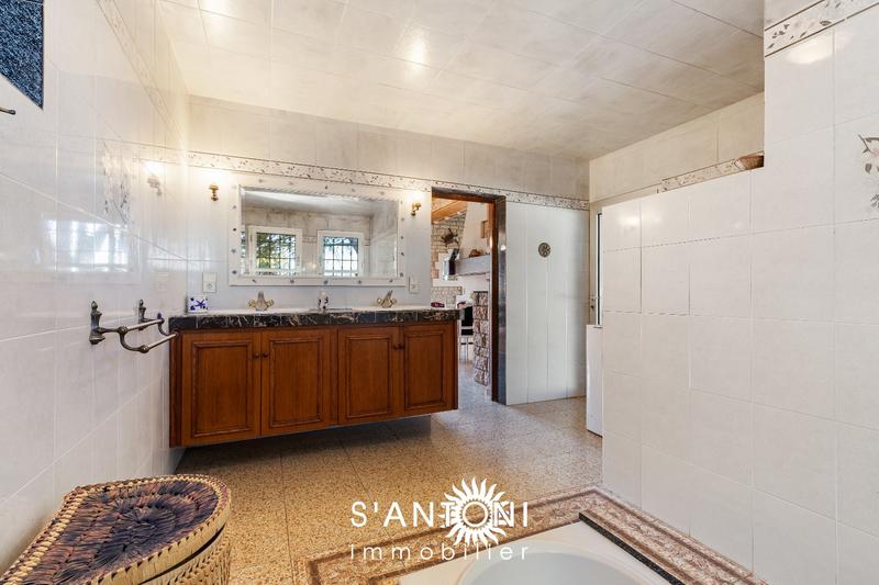 Villa - 215 m² - 4 pièces