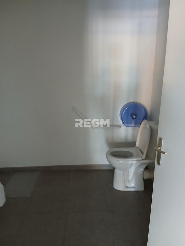 Local commercial - 298 m²