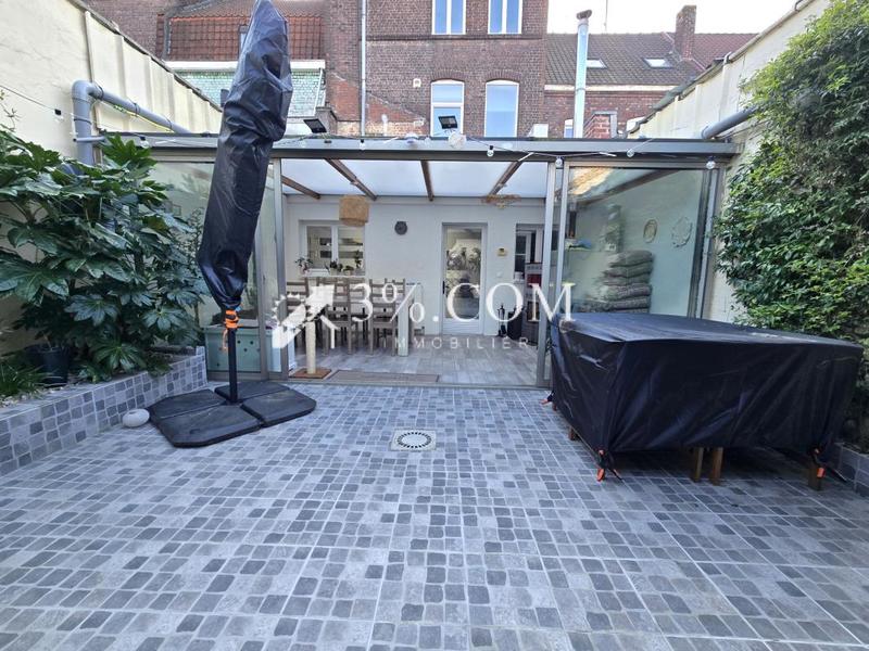 Maison - 210 m² - 6 pièces