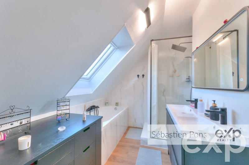 Maison - 177 m² - 7 pièces