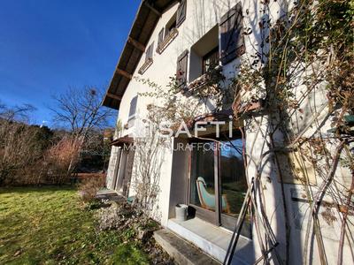 Maison - 275 m² - 10 pièces