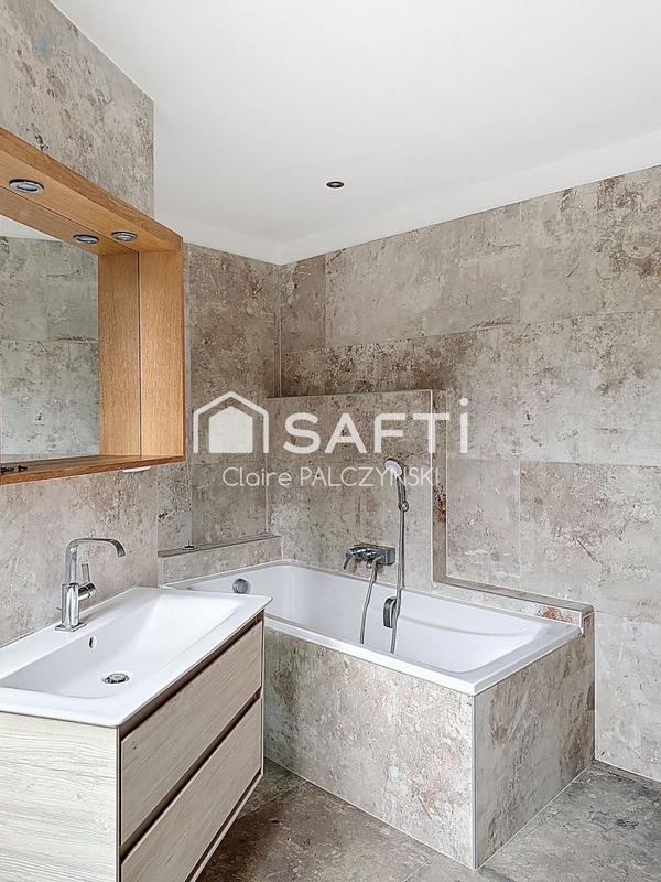 Maison - 220 m² - 9 pièces