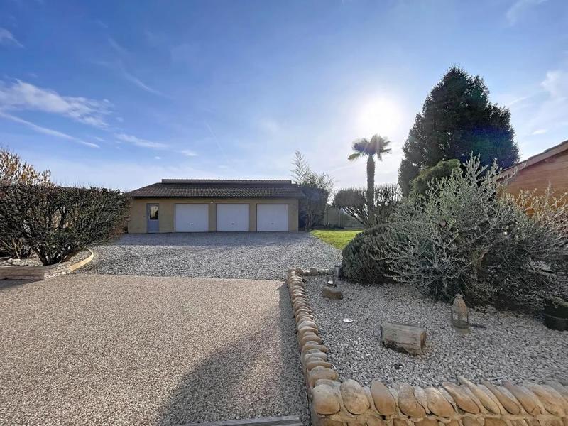 Maison - 310 m² - 11 pièces