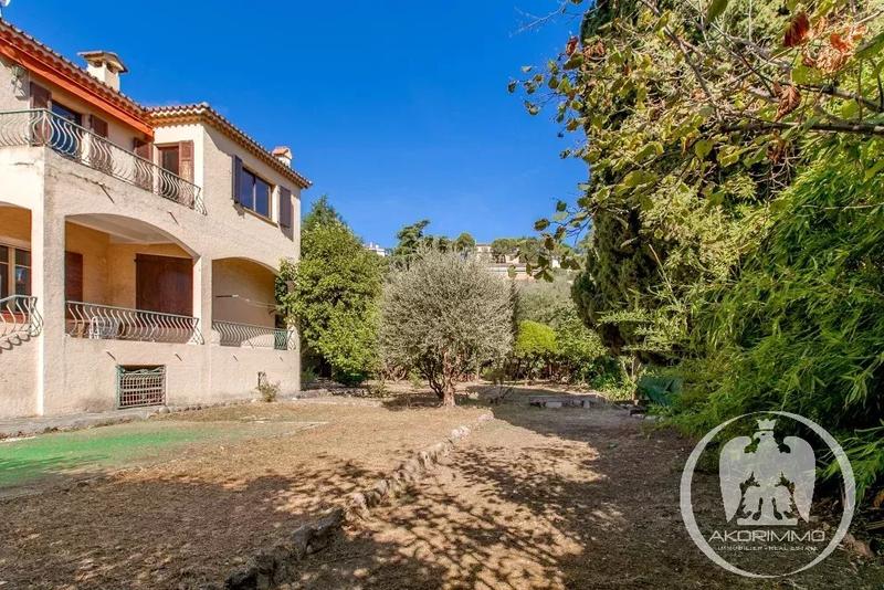 Appartement - 158 m² - 8 pièces