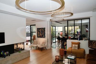 Maison - 416 m² - 8 pièces