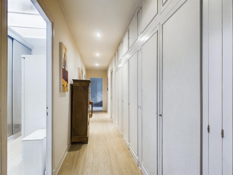 Maison - 280 m² - 9 pièces