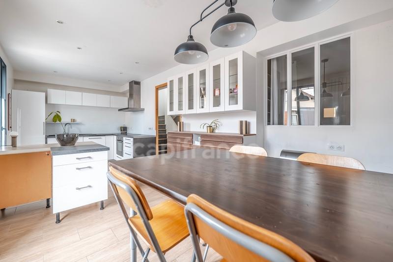 Maison - 210 m² - 9 pièces