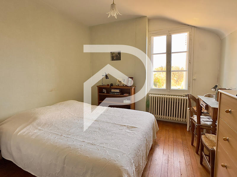 Maison - 225 m² - 9 pièces