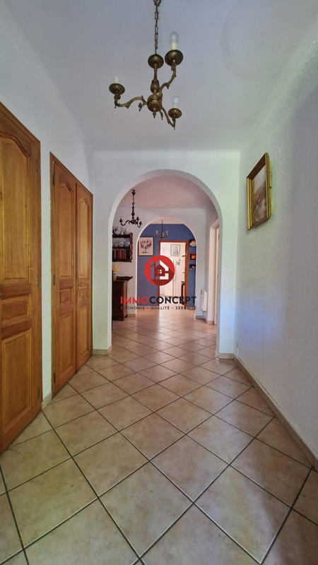 Maison traditionnelle - 225 m² - 9 pièces