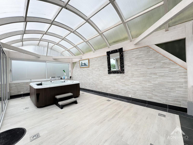 Maison - 204 m² - 5 pièces