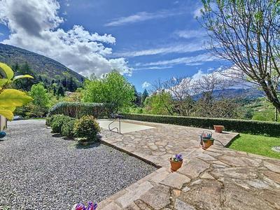 Villa - 214 m² - 6 pièces