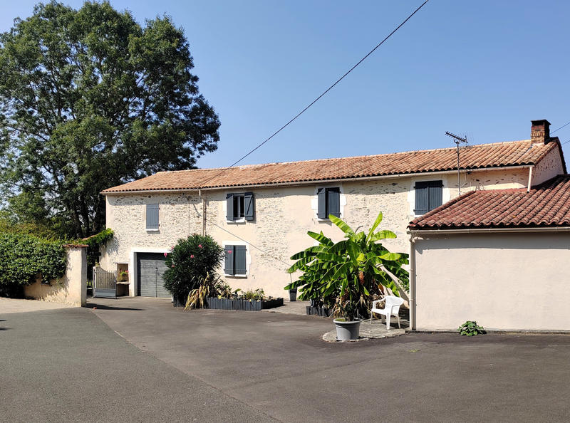 Maison - 220 m² - 9 pièces