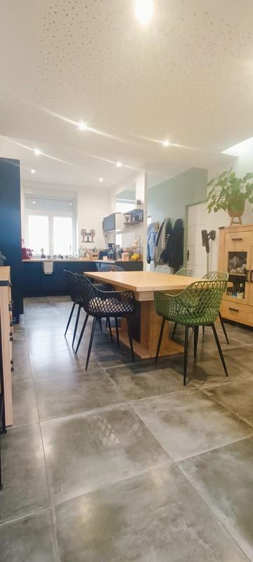 Maison - 97 m² - 5 pièces