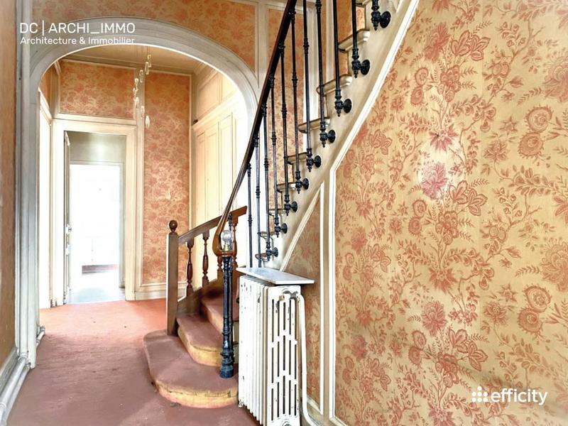 Maison - 360 m² - 10 pièces