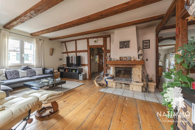Maison traditionnelle - 230 m² - 7 pièces