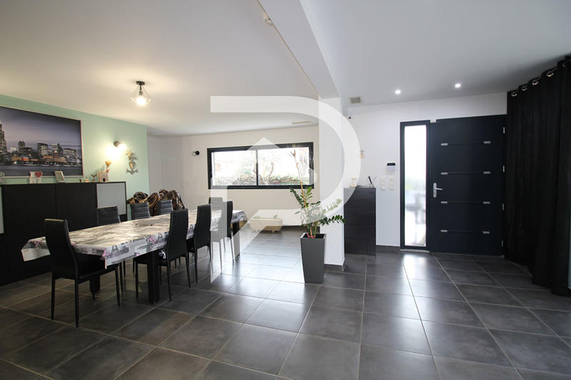 Maison - 200 m² - 6 pièces