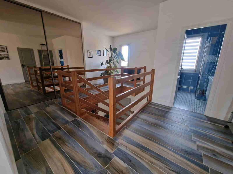 Maison - 255 m² - 8 pièces