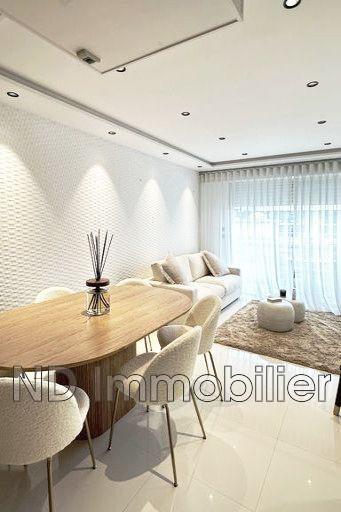 Appartement - 90 m² - 4 pièces