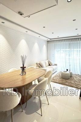 Appartement - 90 m² - 4 pièces