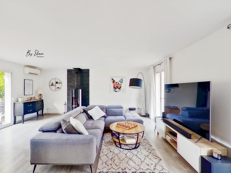 Maison - 219 m² - 8 pièces